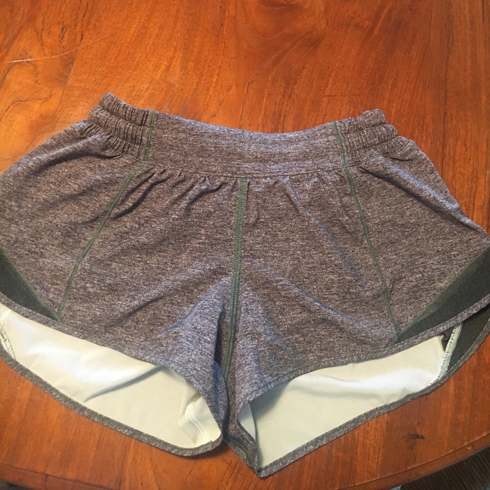 Lululemon hotty hot shorts-2.5 inch