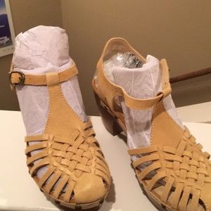 Baretraps Size 7.5 Women.  Brand New!