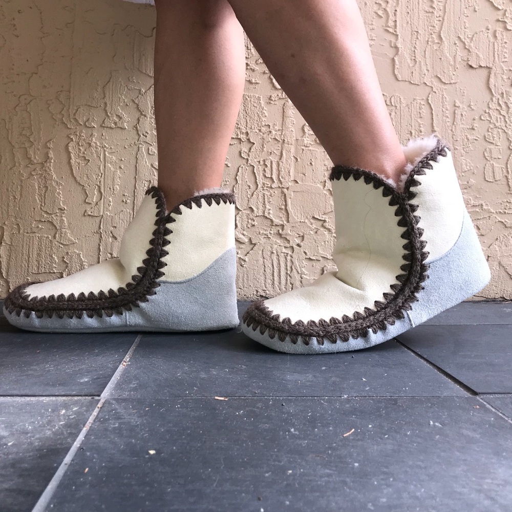 Classic Sheepskin Moccasin Slippers BRAND NEW