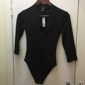 Black deep V body suit NWT forever 21, S