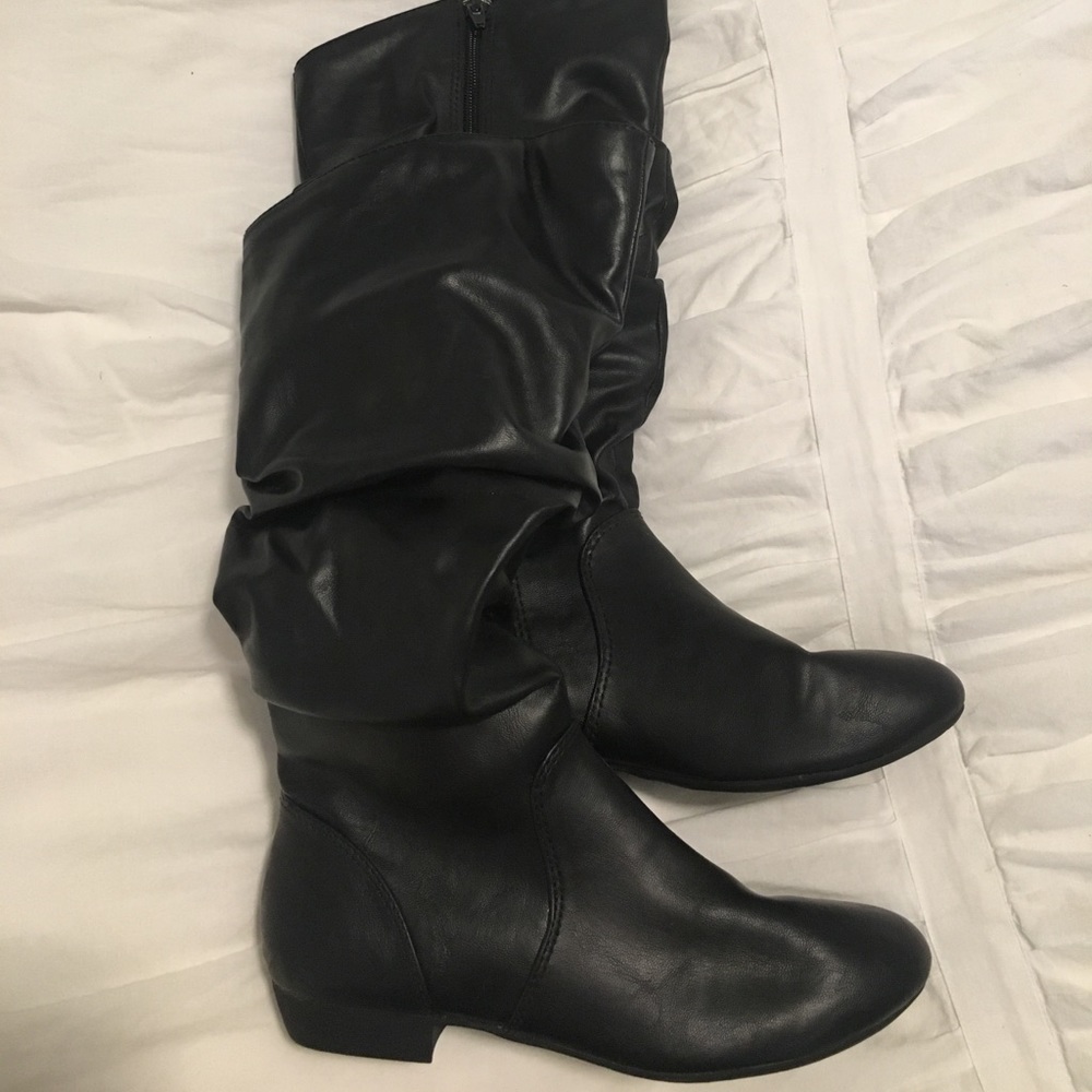 Black boots size 6 never worn