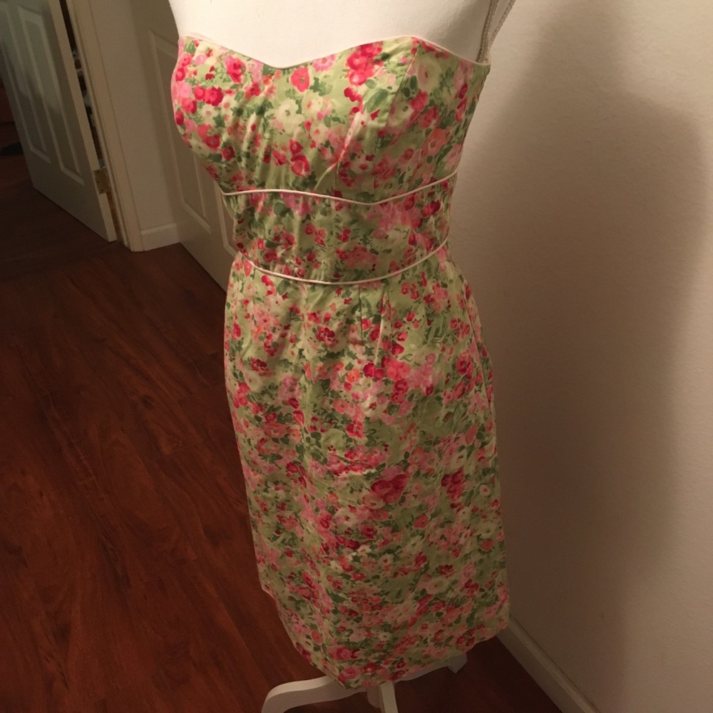 Lovely spring dress!  Molly size 8 strapless NWT