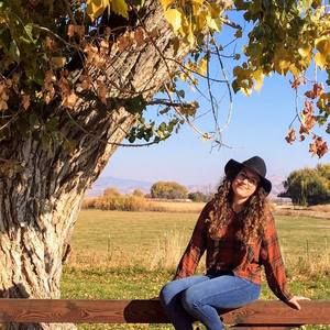 Meet your Posher, Madeleine