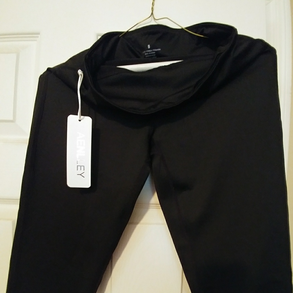 Black Capri Yoga Pants-Small Brand New!