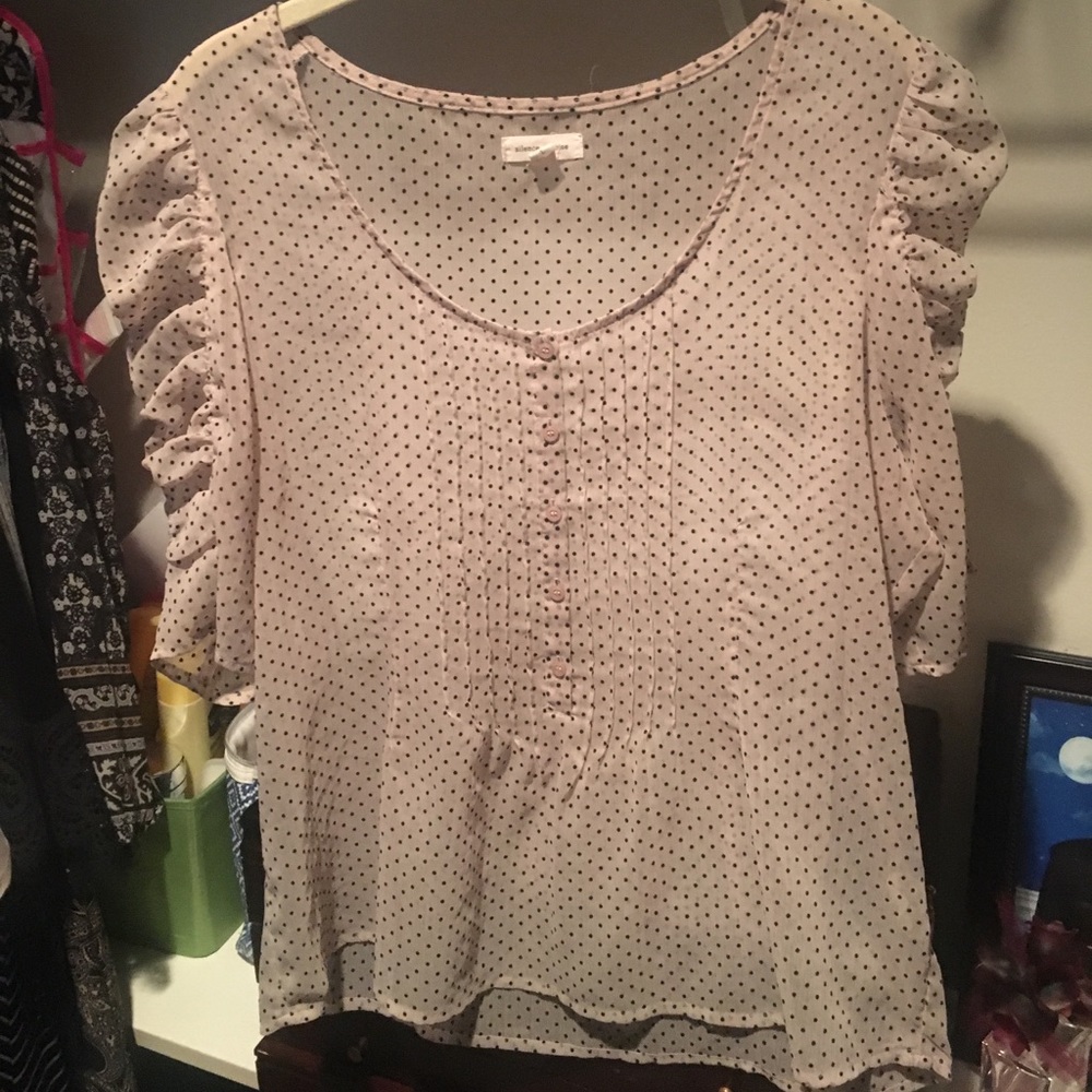 🤍 Urban Outfitters spotted blouse