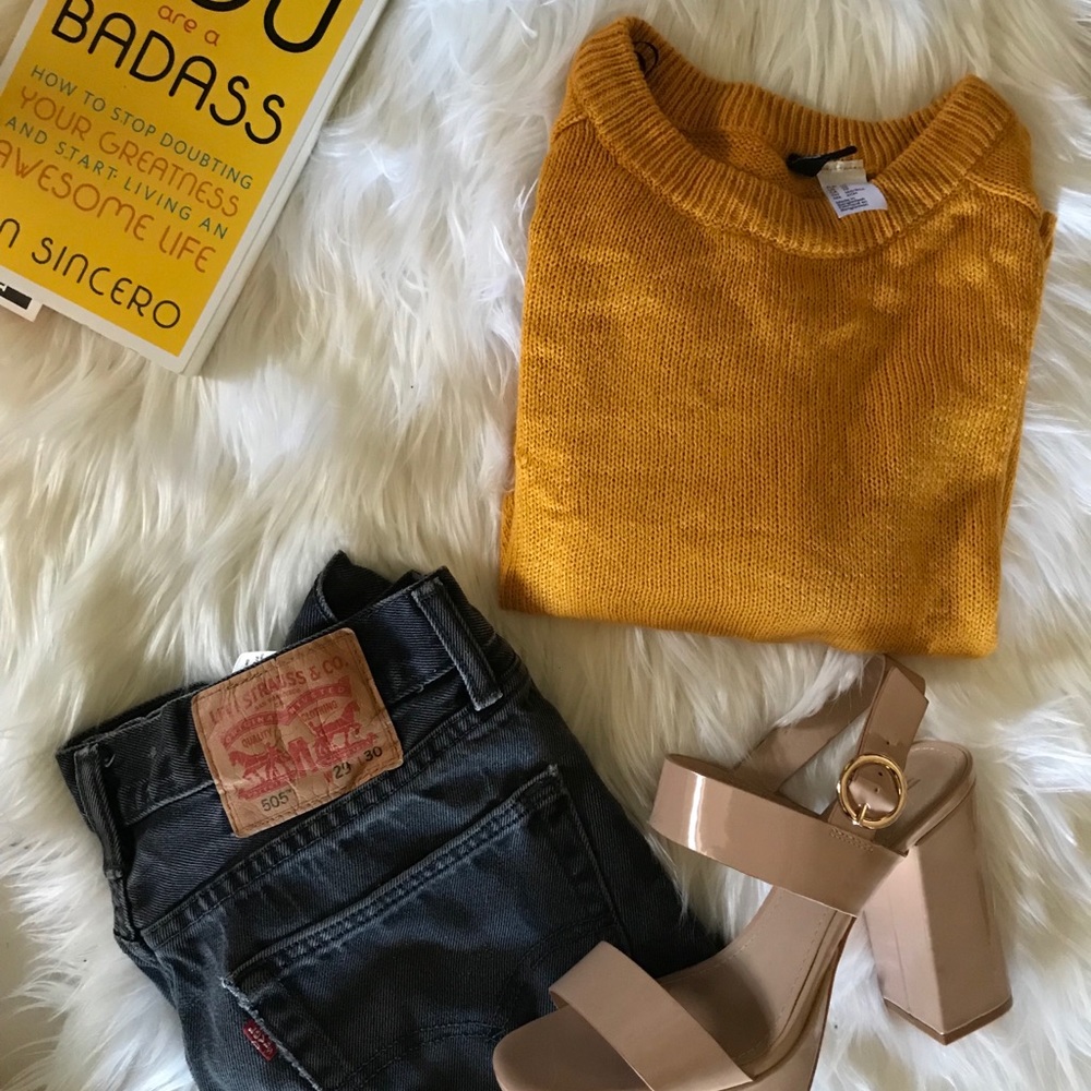 🌟 MUSTARD ADORABLE YELLOW SWEATSHIRT!!!!