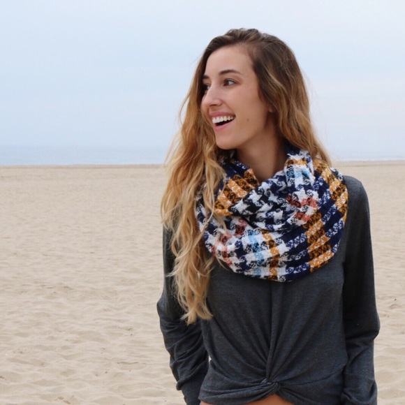 houndstooth scarf - Picture 2 of 4