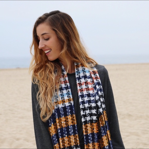 houndstooth scarf - Picture 3 of 4