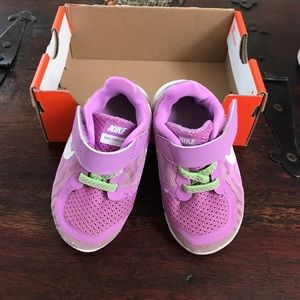 Nike free 5.0 fuchsia/white girls toddler sneaker