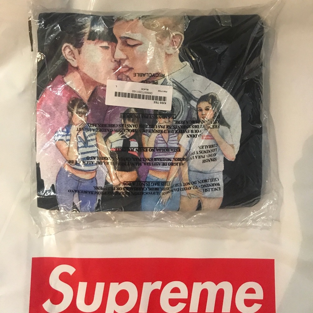 SUPREME KISS TEE BLACK L