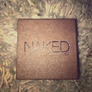 Naked illuminated by Urban Decay