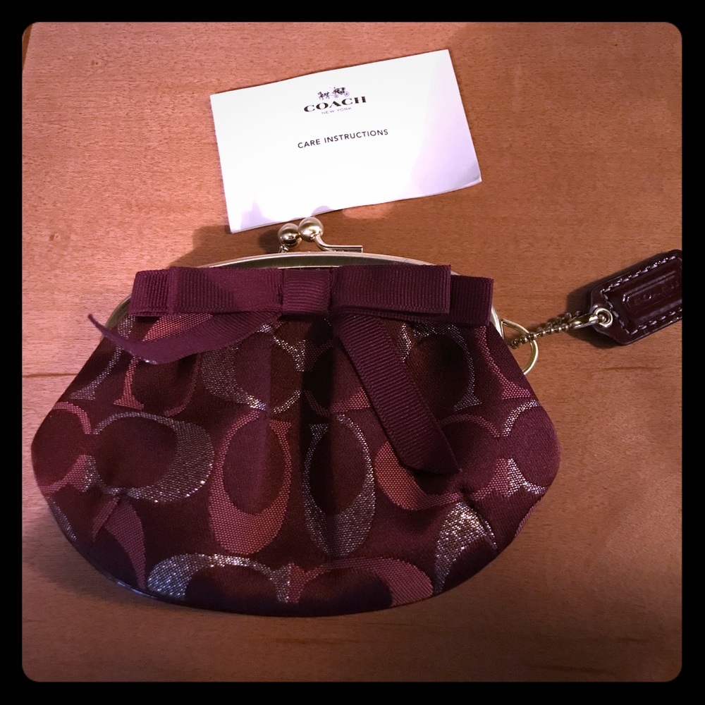 Coach kiss lock change purse