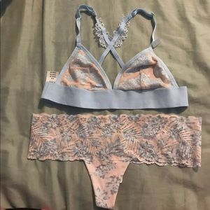 NWT Pink Bralette And Panty Set Medium