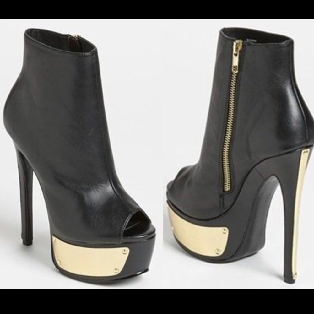 🖤Black and Gold Booties💛
