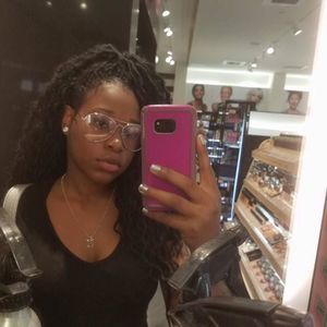 Meet your Posher, Monie