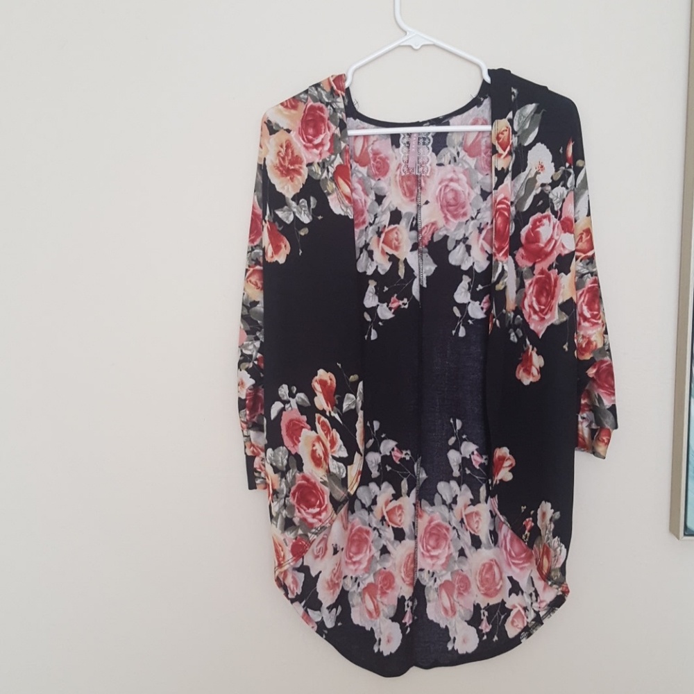 🛑 SOLD🛑Floral kimono