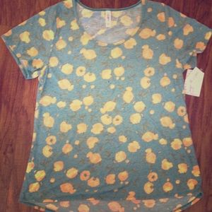 NWT lularoe Classic T