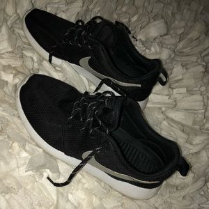 Women’s Nike Roshe  7.5