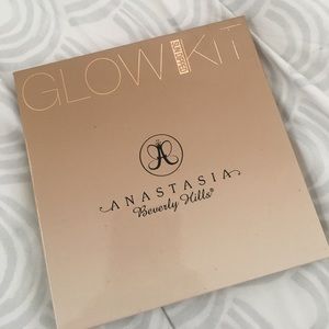 Anastasia Beverly Hills Glow Kit in "Sun dipped"