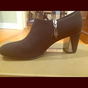 Donald Pliner Size 8 Booties! Black Crepe Elastic