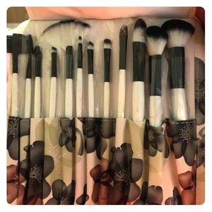 13 Piece Makeup Brush Set