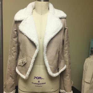 Cropped faux suede coat with faux fur lining! ❤️