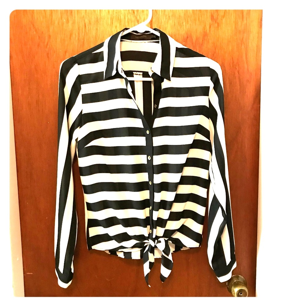 Long sleeve Black & White blouse NWOT
