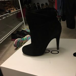 Aldo black suede booties, great condition! Size 7