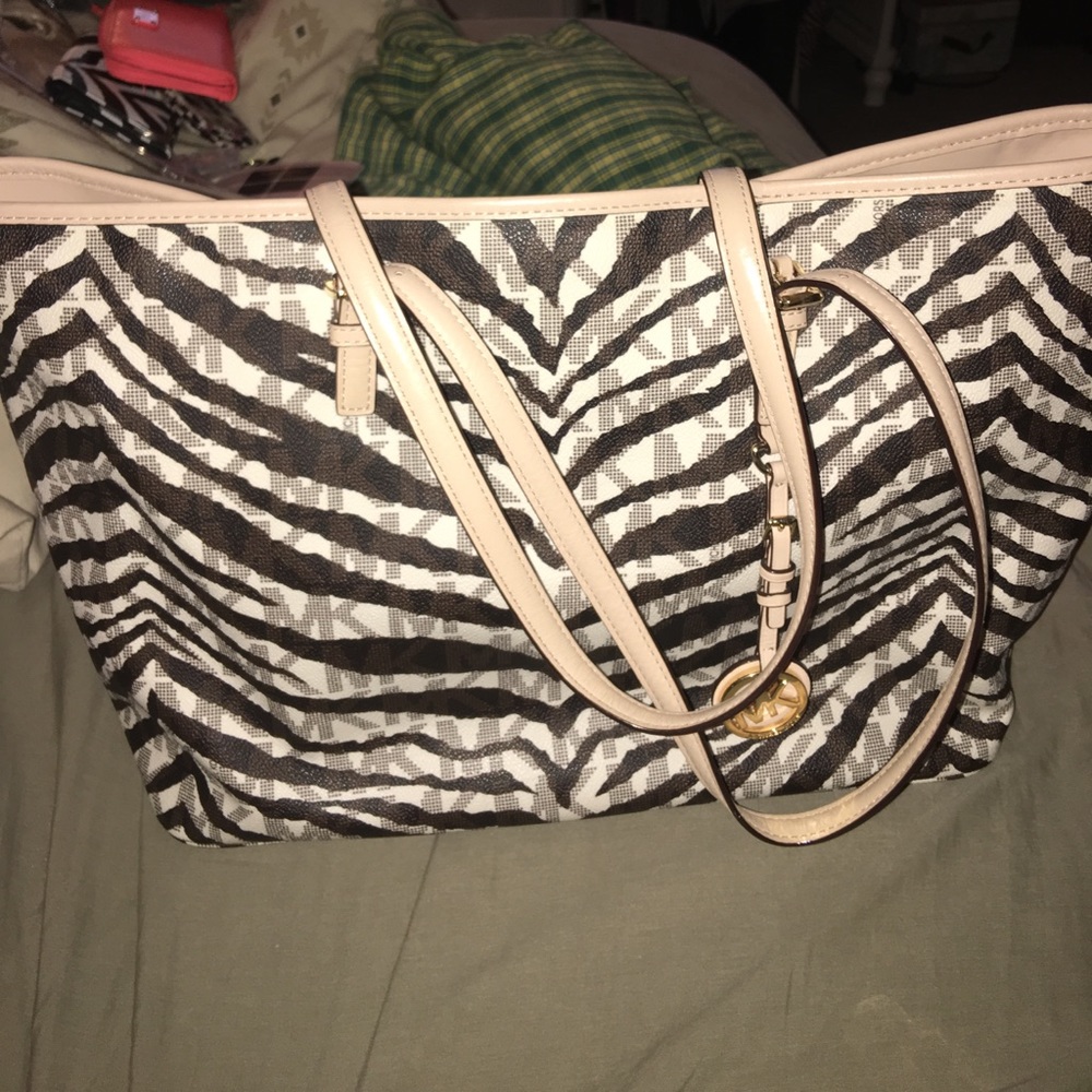 MICHAEL KORS SHOULDER BAG!