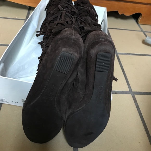 Michael Kors “Montreal” suede fringed boots. - Picture 3 of 3