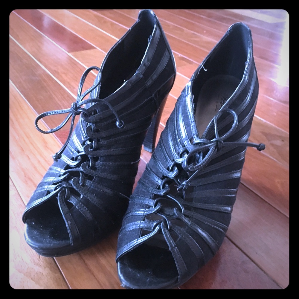 Mossimo black booties