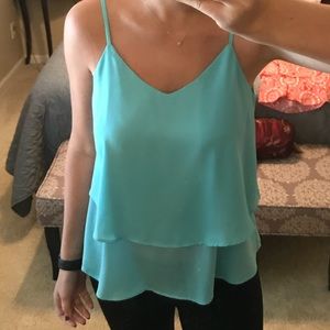 Cute blue flowy top!!