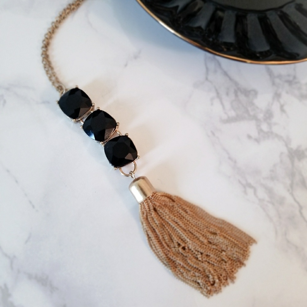 *NEW*  Tassel & Sparkle necklace in Black