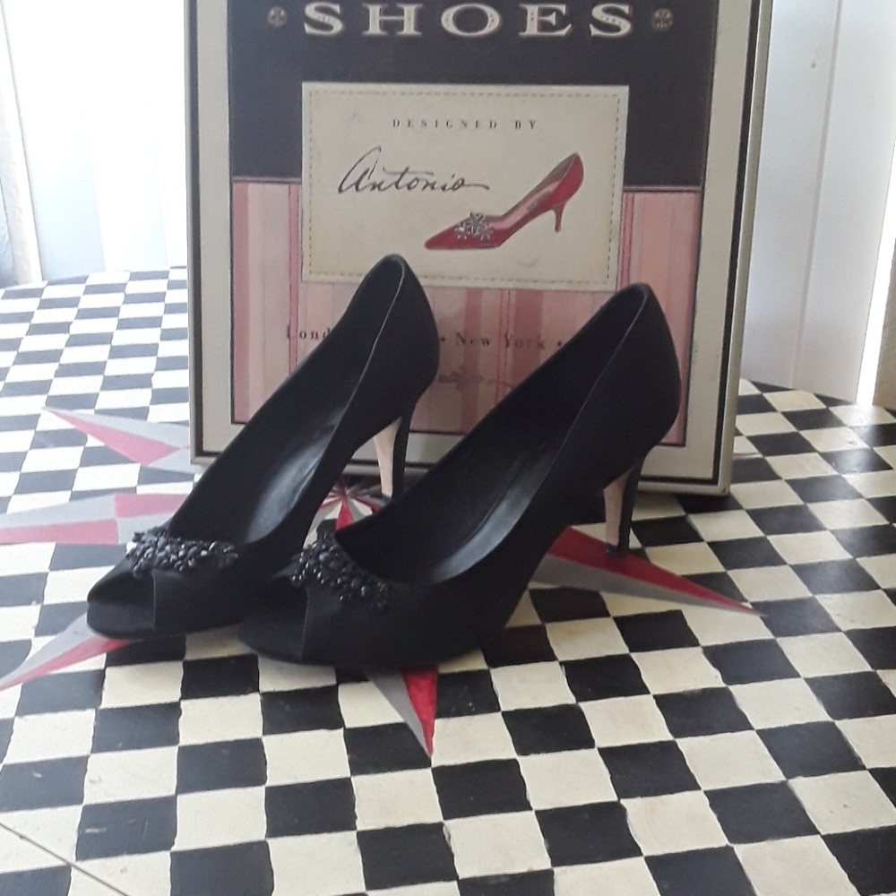 Banana Republic black heels sz 8 1/2 - Picture 2 of 6