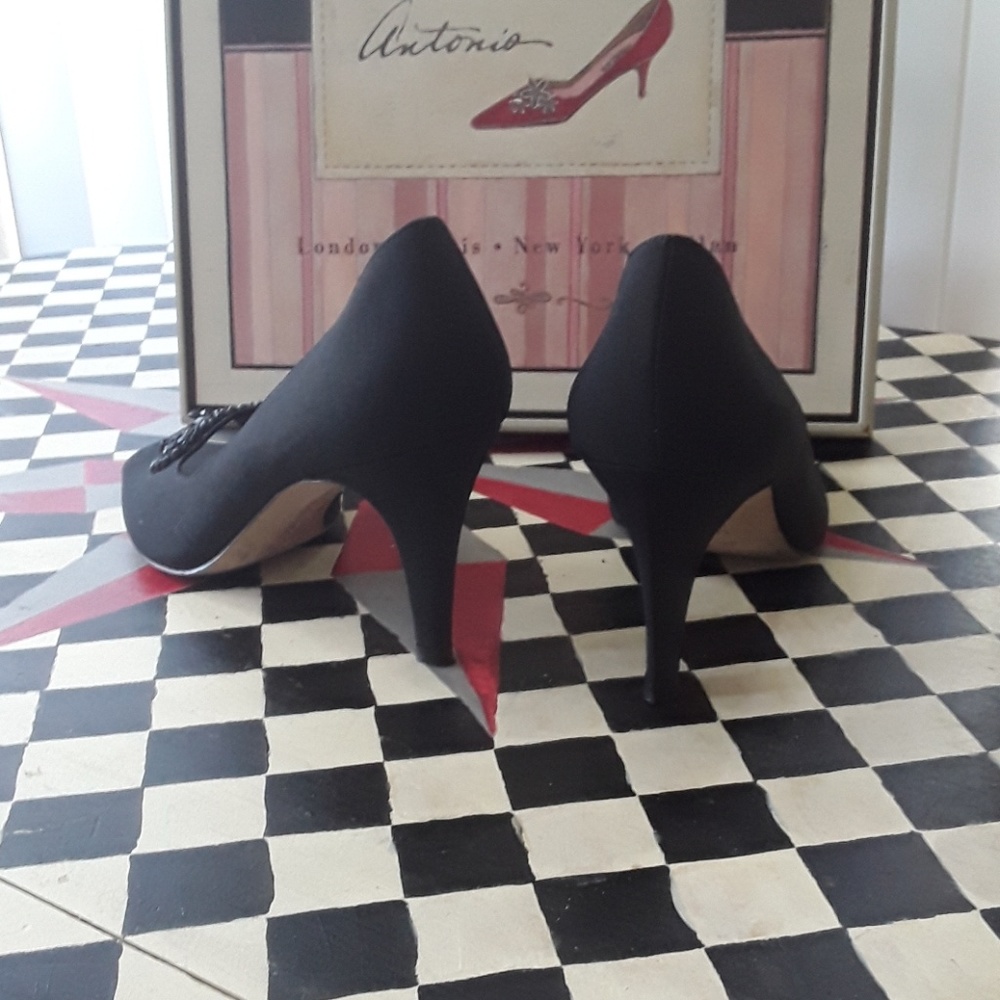 Banana Republic black heels sz 8 1/2 - Picture 3 of 6