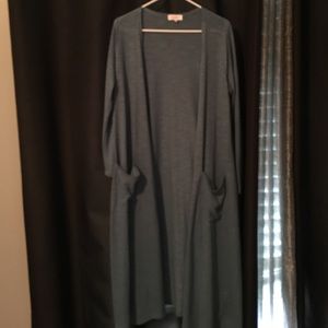 Like new thin and lightweight Sarah