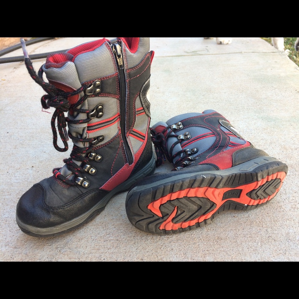 Snow boots