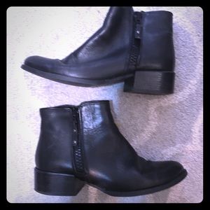 Black ankle boots, Steve Madden size 8!