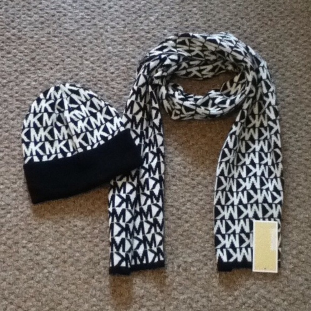 Mk hat and scarf set