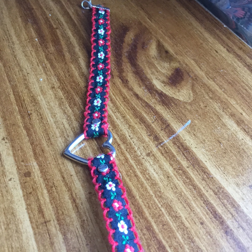 Chocker - Picture 2 of 3