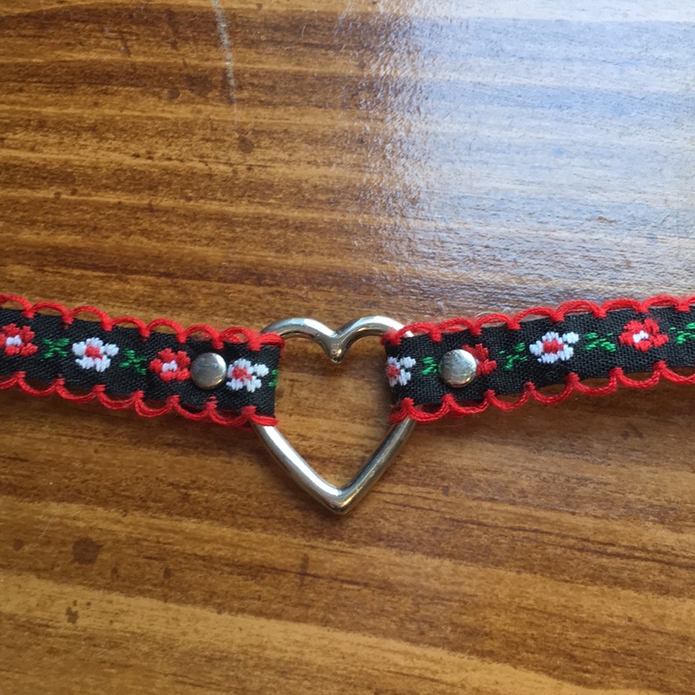 Chocker - Picture 3 of 3