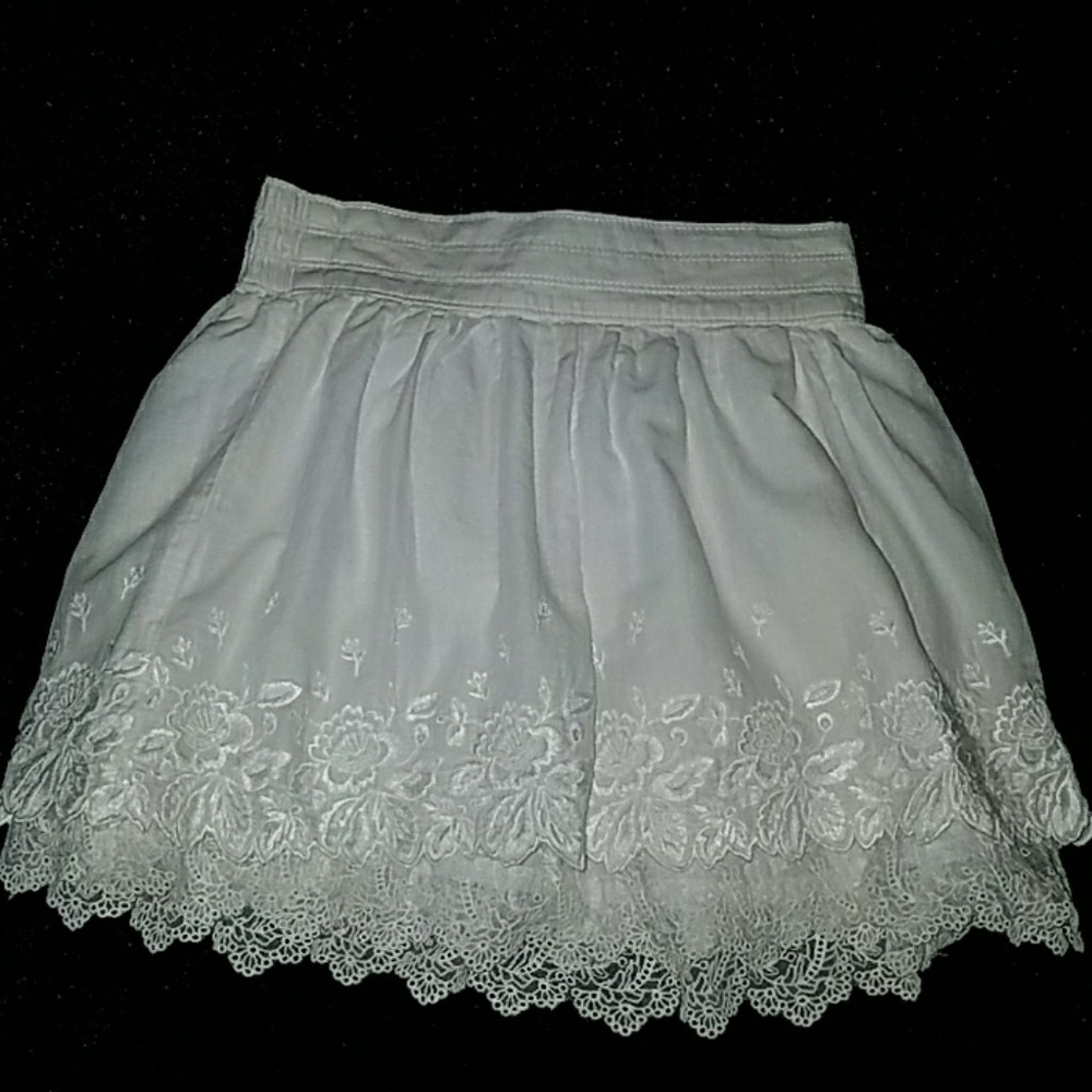 Abacrombie &Fitch. White lace skirt
