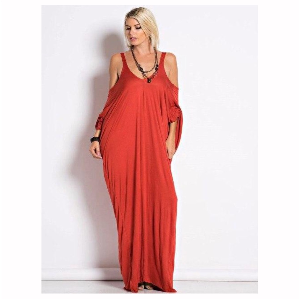 Open shoulder long sleeve maxi