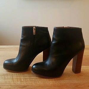 Vince Camuto Grenadine Booties