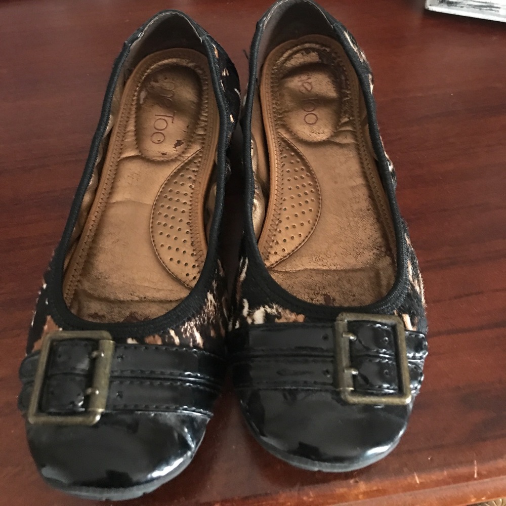 Leopard print flats