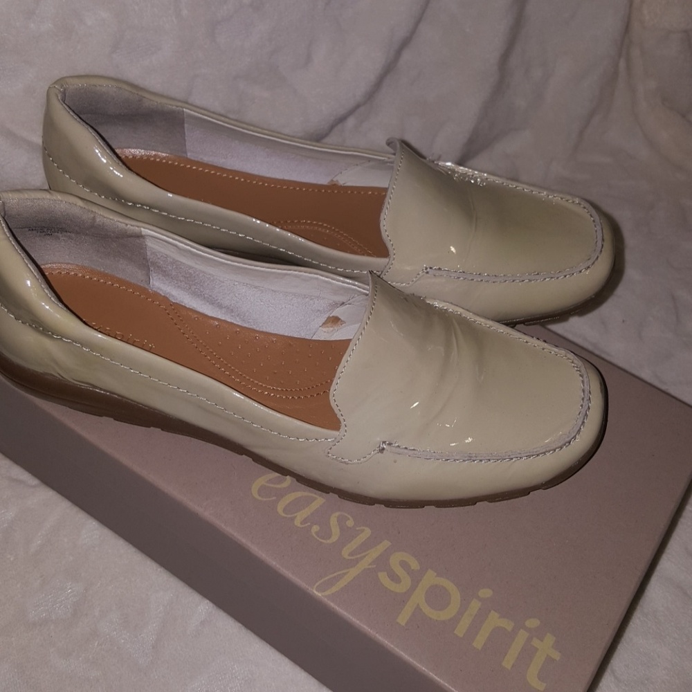 Easy Spirit Ivory Patent loafers Size 9