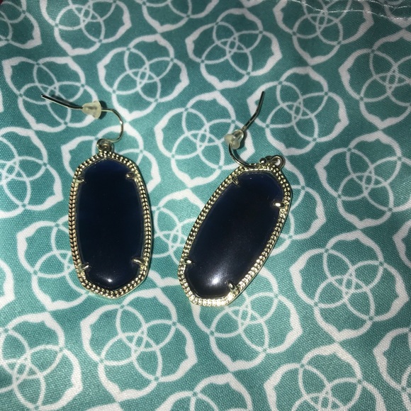 Kendra Scott Jewelry - Kendra Scott Danielle earrings in Navy Cat’s Eye
