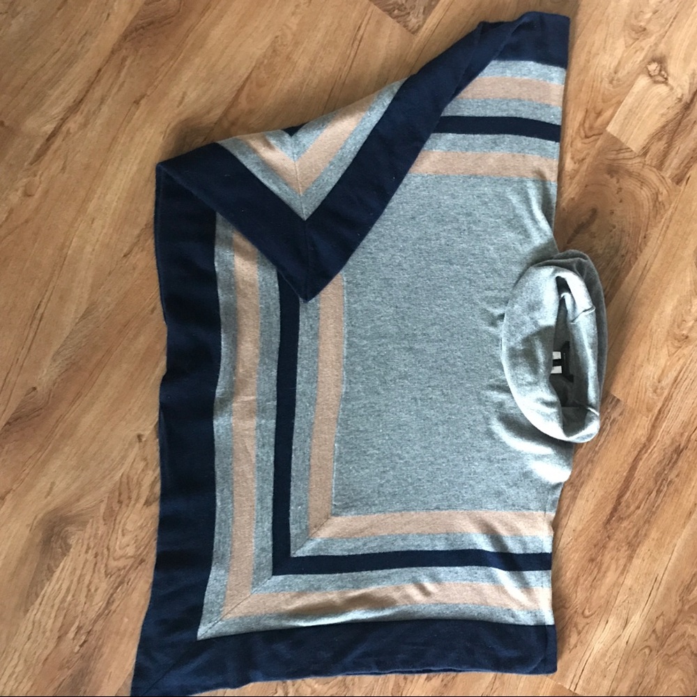 BCBG MAXAZRIA WYONA PONCHO. - Picture 4 of 8