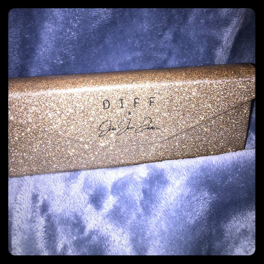 Limited Edition Jessie James decker sunglass case