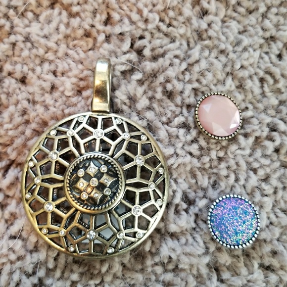 Premier Designs-girls Second Act enhancer - Picture 1 of 2